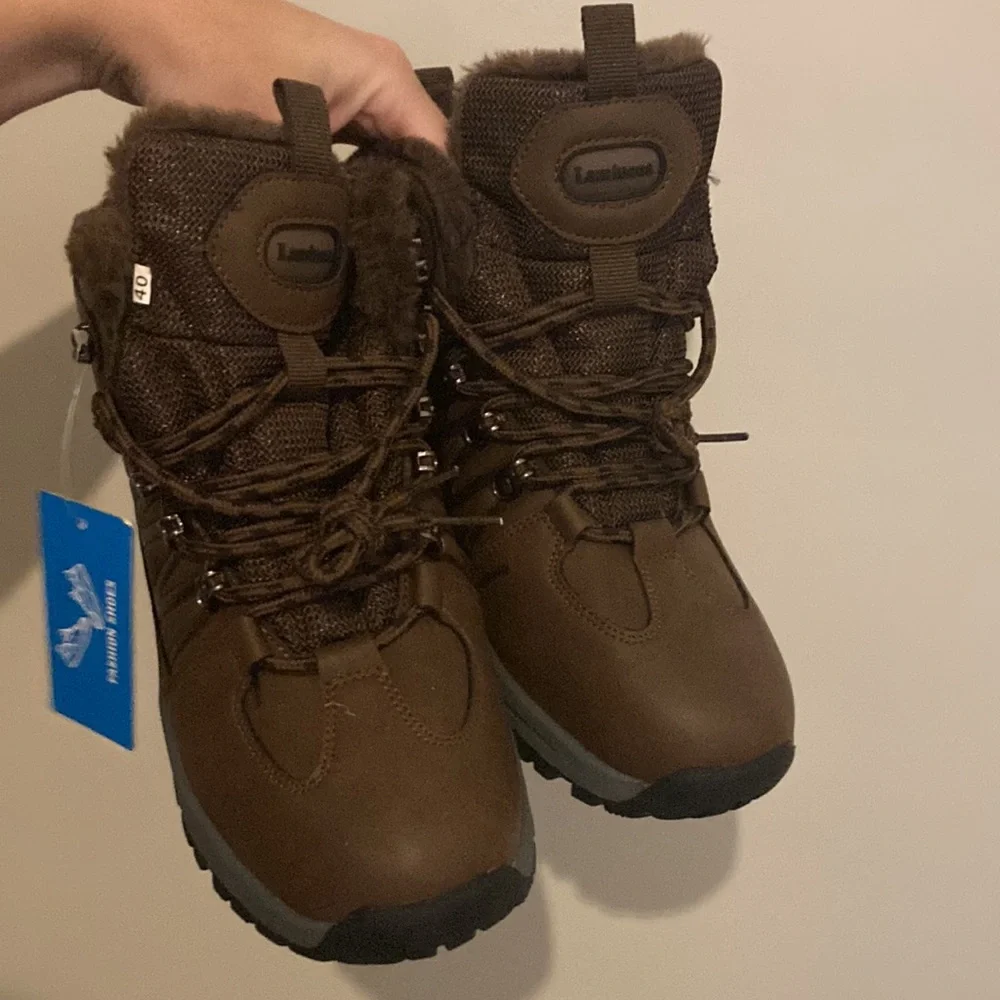 NWT winter boots!❄️❄️❄️❄️ - Picture 2 of 7